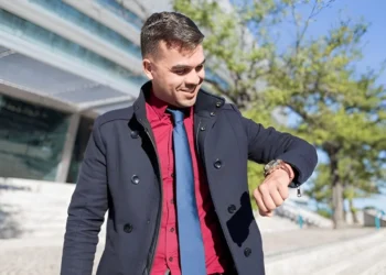 معنی ساعت های جفت چیست؟ فال ساعات و راز اعداد رند