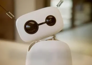 ربات بامزه‌ای که هیچ کاری نمی‌کند، اما همه را جذب کرده!