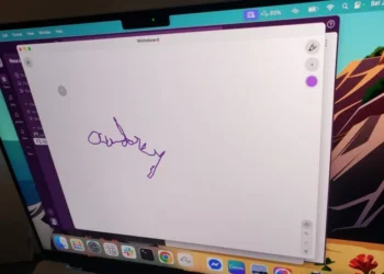 زن فلج، با ذهنش نامش را نوشت