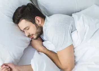 چرا خواب عمیق کلید موفقیت کاری است و چگونه آن را به دست آوریم؟