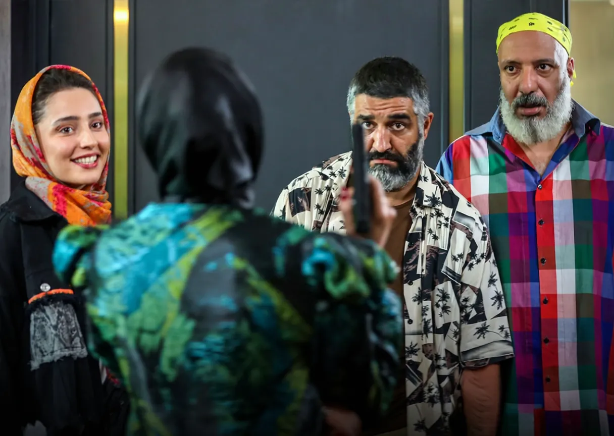 7 نکته درباره فیلم سینمایی دایناسور  داستان + بازیگران فیلم دایناسور