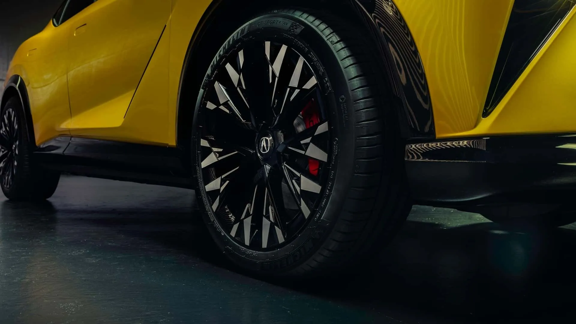 آکورا RSX؛ شاسی‌بلند برقی نرم‌افزارمحور