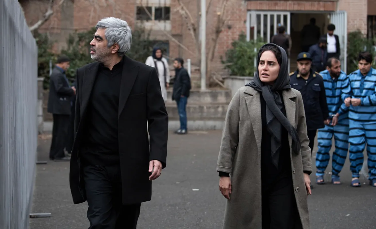 ماجرای واقعی فیلم سینمایی بی بدن 1402 بازیگران و متن آهنگ فیلم