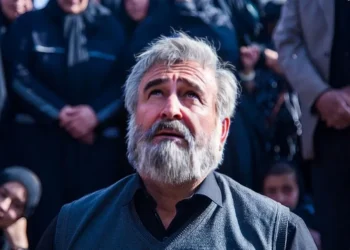 فیلم آبی روشن داستان فیلم، معرفی و عکس های بازیگران