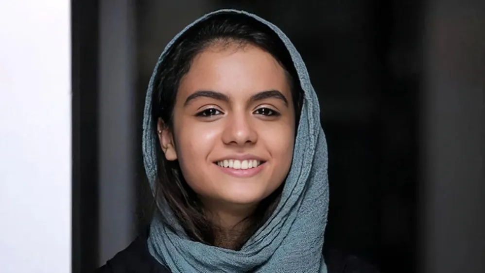 سارا حاتمی فیلم آبی روشن  داستان فیلم، معرفی و عکس های بازیگران
