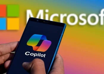 ویندوز 11 دکمه Copilot جدیدی اضافه کرد که کسی نمی‌خواست