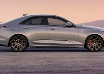 کادیلاک CT4-V 2026 امکانات بیشتر با قیمت جدید