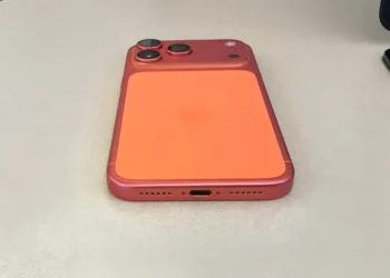 راز تغییر رنگ آیفون 17 پرو مکس؛ نارنجی که صورتی شد!