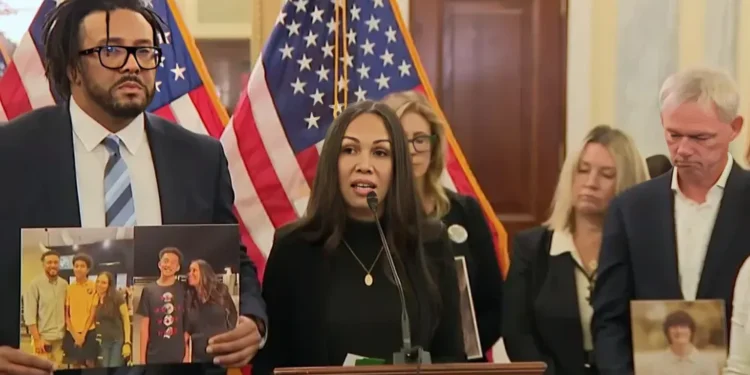 راز ممنوعیت چت‌بات‌های هوش مصنوعی برای زیر  18 سال چیست؟