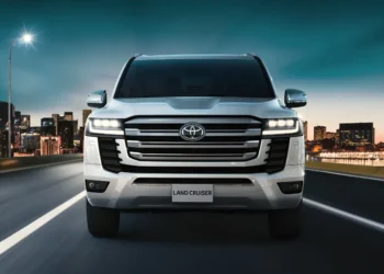 رونمایی شگفت‌انگیز لندکروزر و پرادو در نمایشگاه اصفهان