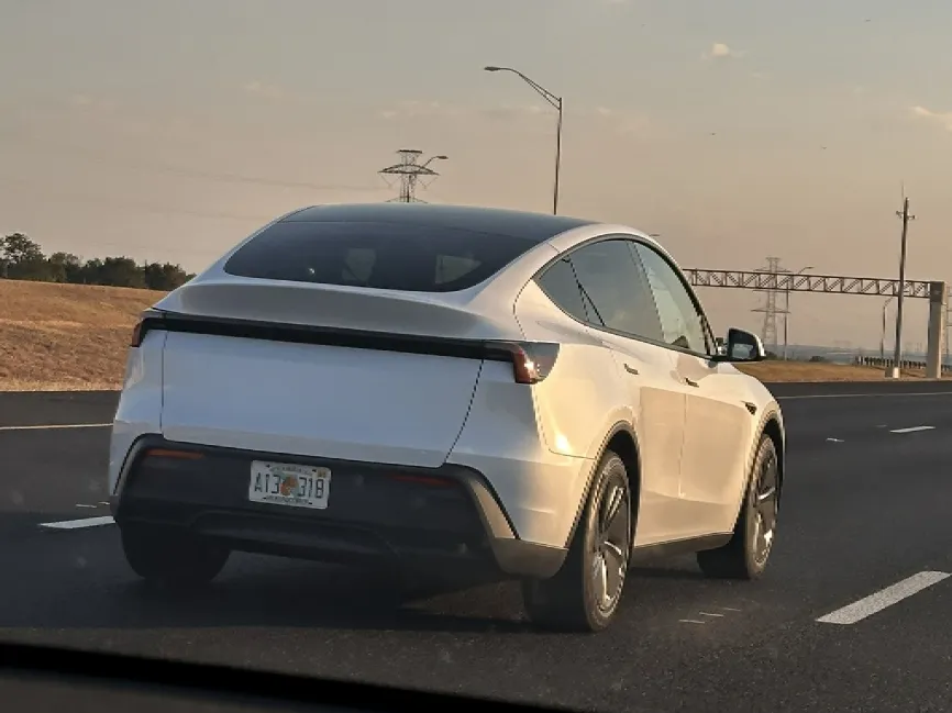 شاسی‌بلند اقتصادی تسلا رونمایی شد چه چیزهایی قربانی شد؟