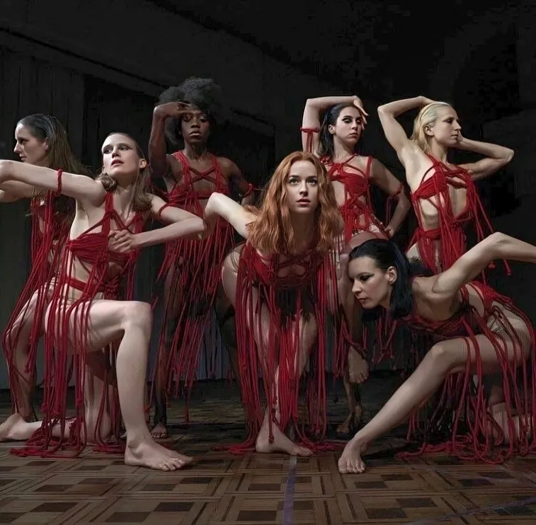 فیلم سوسپیریا Suspiria دعوت به آیین خون و هراس (فیلم ترسناک)