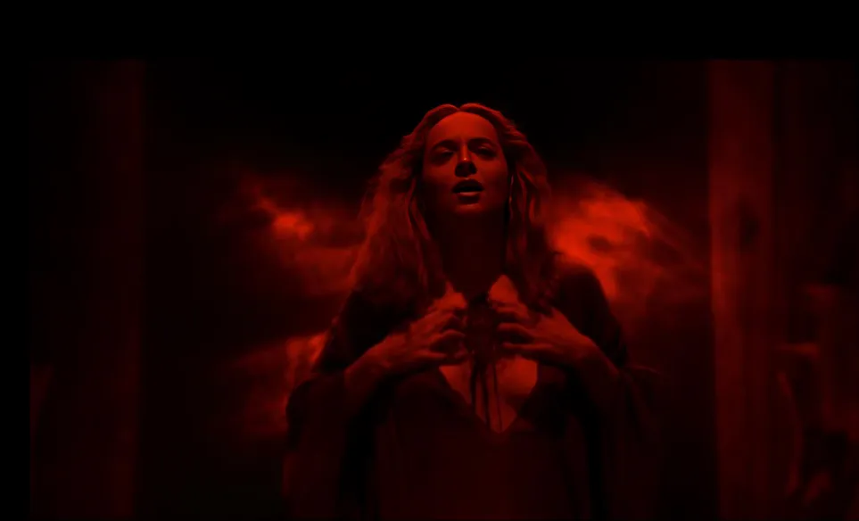 فیلم سوسپیریا Suspiria دعوت به آیین خون و هراس (فیلم ترسناک)