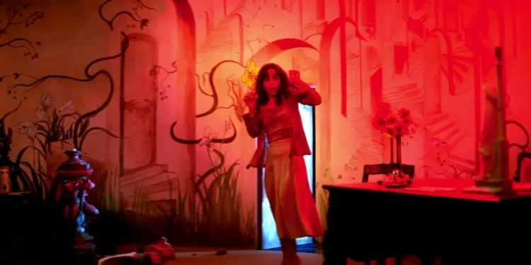 فیلم سوسپیریا Suspiria دعوت به آیین خون و هراس (فیلم ترسناک)