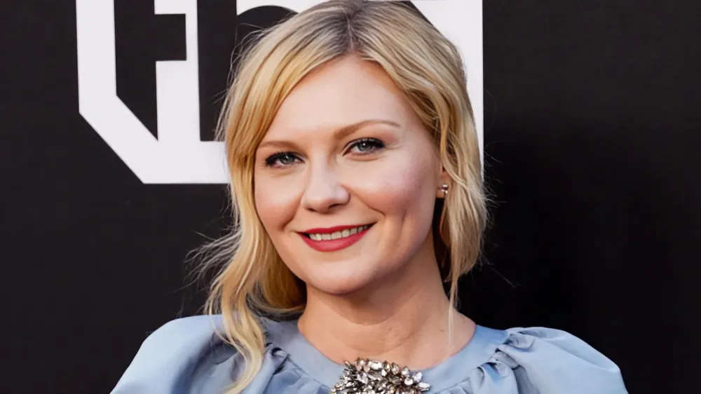 فیلم مالیخولیا (Malencholia) آینه‌ای سرخ از پایان و اندوه