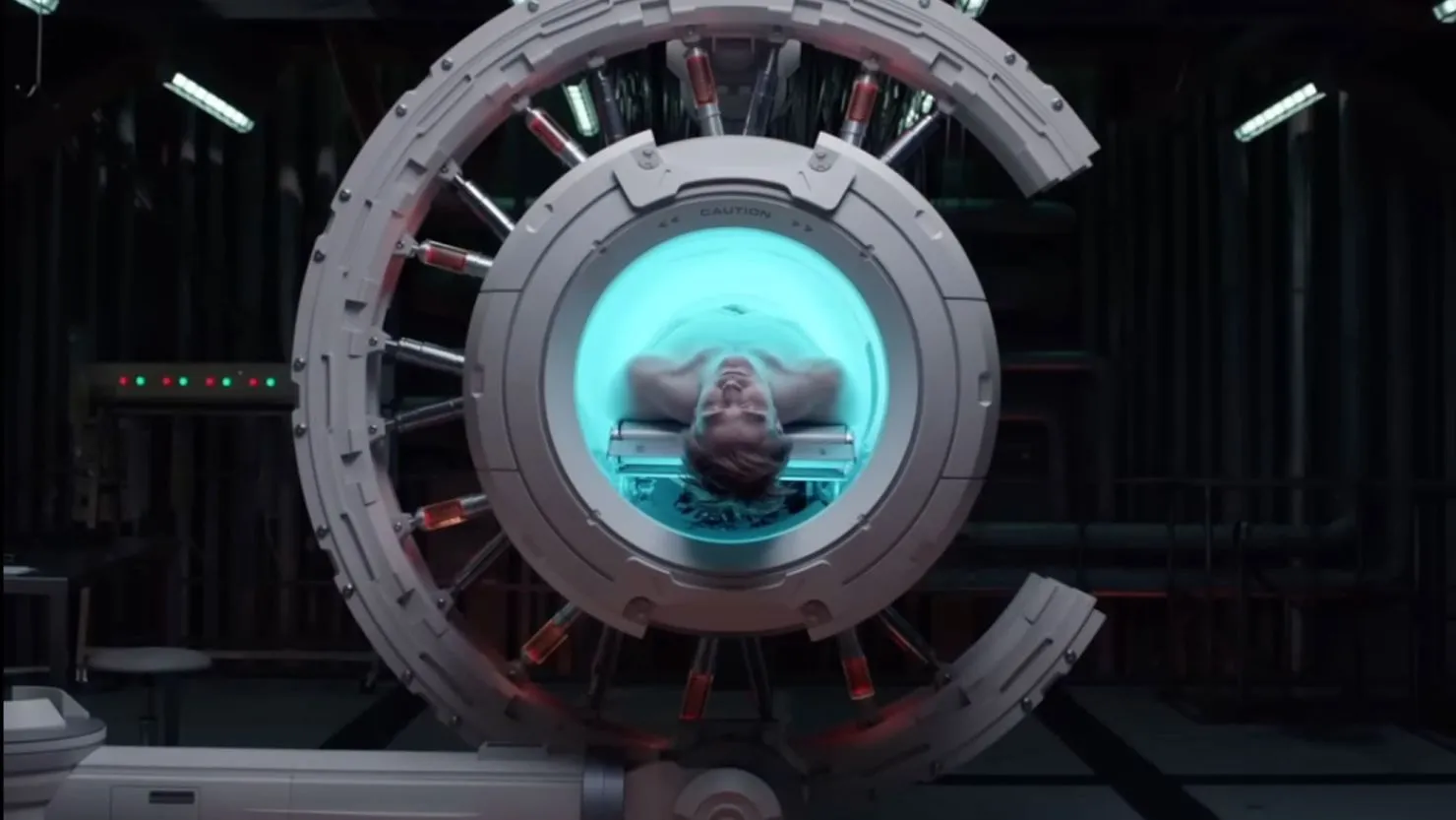 معرفی و داستان فیلم Mickey 17 (میکی 17)؛ کشف دنیای تاریک