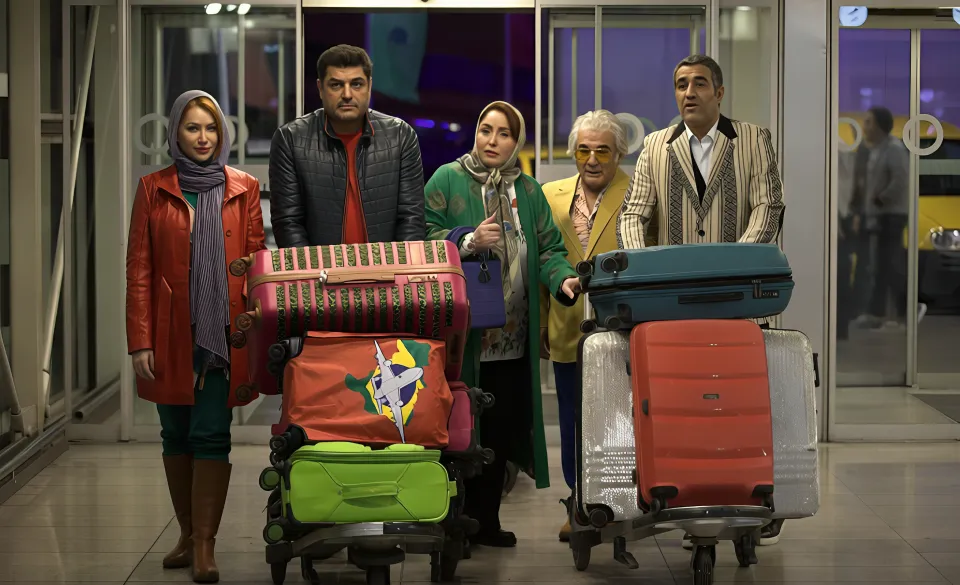 معرفی 12 فیلم از لیست بهترین فیلم های سینمایی طنز ایرانی جدید 1404