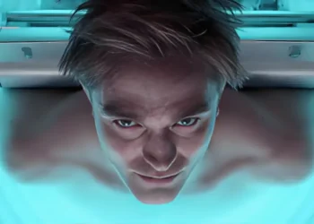 معرفی و داستان فیلم Mickey 17 (میکی 17)؛ کشف دنیای تاریک