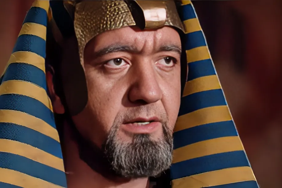 وقتی تاریخ را حذف کردند؛ هرمهب و نابودی میراث آخناتون