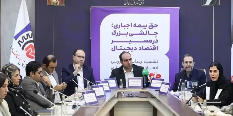 چرا بیمه اجباری رانندگان تاکسی‌های اینترنتی چالش‌زا شده است؟