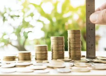 امنیت شغلی یا درآمد؟ انتخاب کارمندان کدام است؟