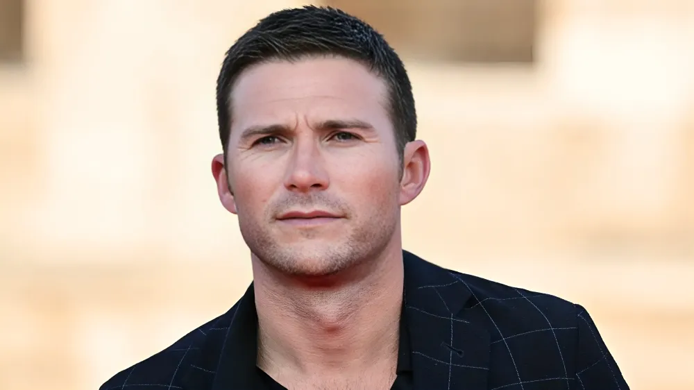 بازیگران فیلم در حسرت تو؛ معرفی 10 چهره فیلم Regretting You