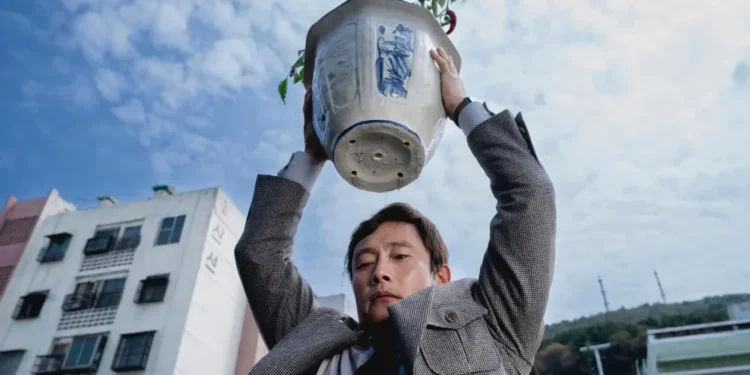 فیلم No Other Choice؛ فیلم راه دیگری نبود