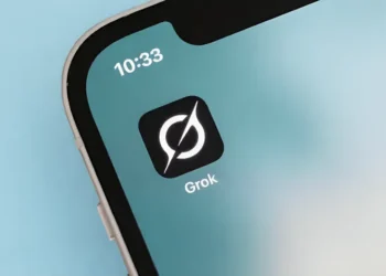 مکالمه فارسی گراک حالا واقعی و طبیعی شد