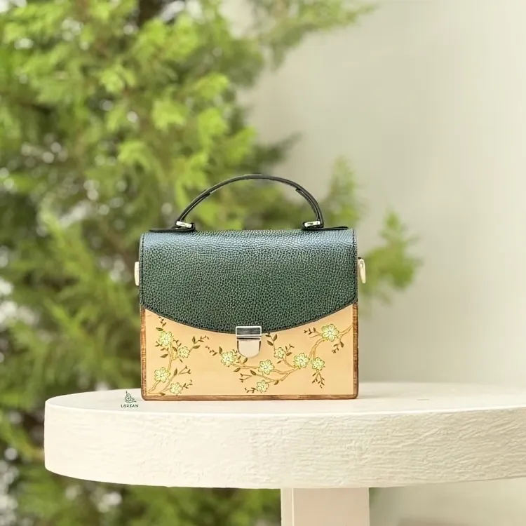 هدیه برای خانم ها