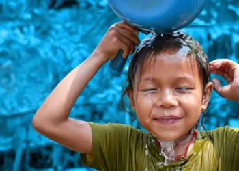 چرا دمای بالای 30 درجه برای کودکان خطرناک است؟